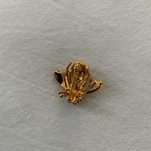 Bee pin